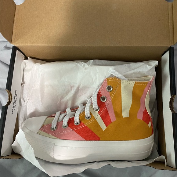 SOLD Summer spirit women’s converse - Picture 4 of 4